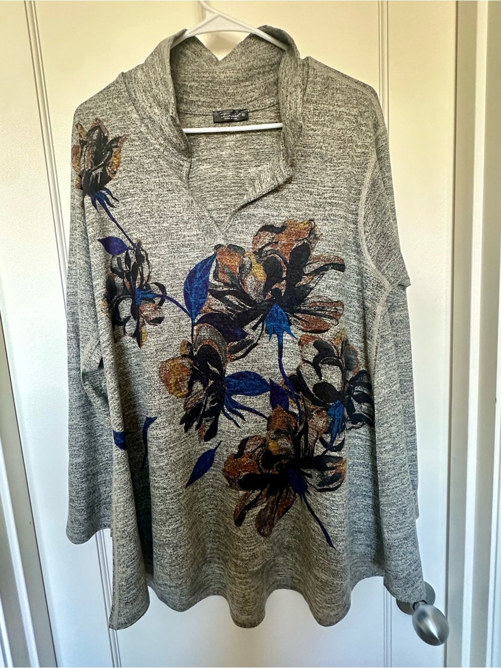 Inoah Gray Floral Pullover Tunic Top - Women's Cozy V-Neck